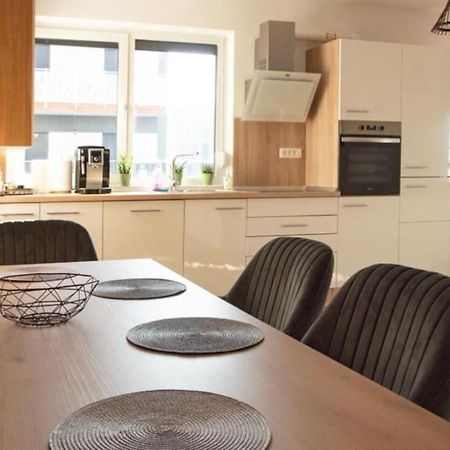 5 Dream Apartment 5 Cu Parcare Privata Орадя Екстер'єр фото